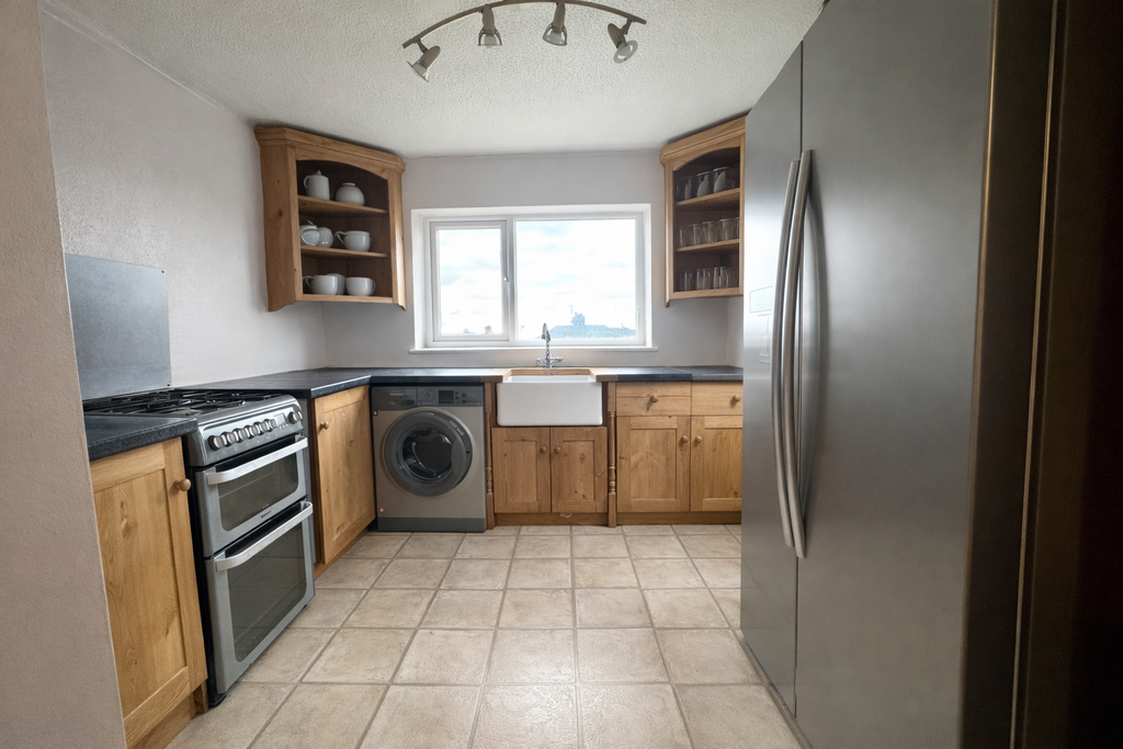 Property photo 3 of 17 Kitchen