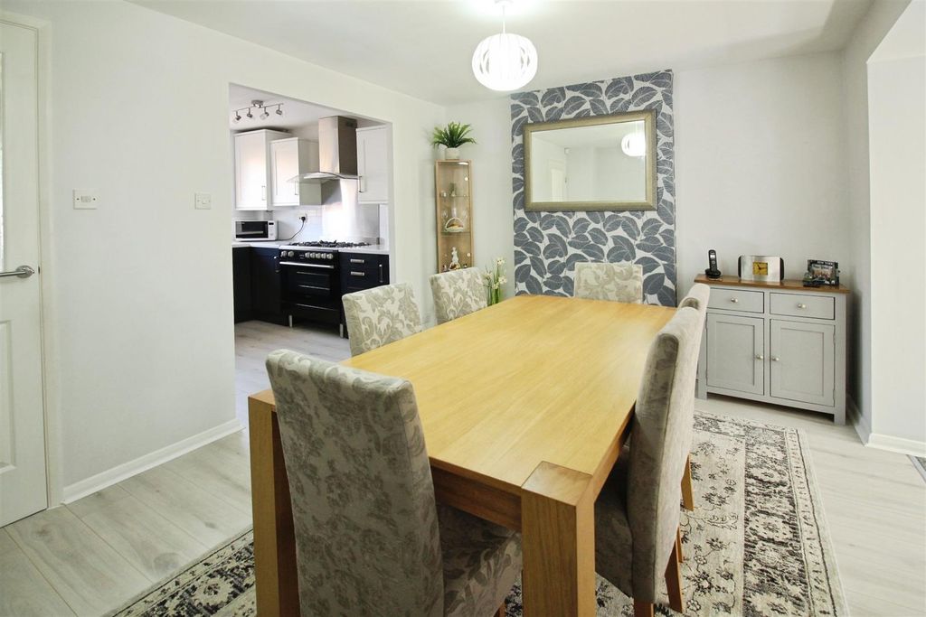 Property photo 3 of 14 Dining Room