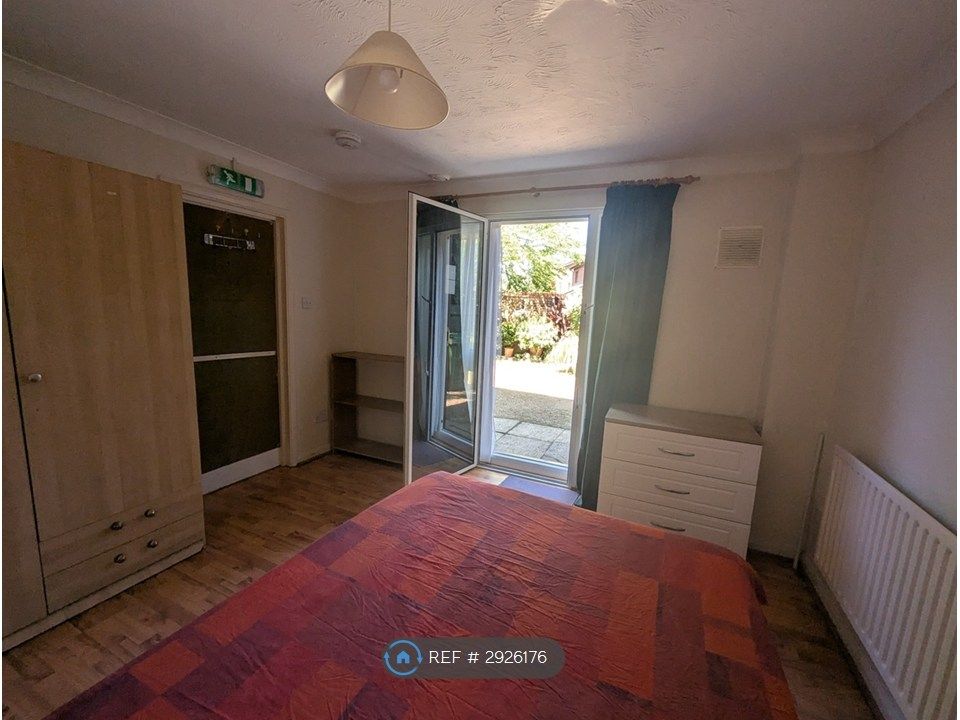 Property photo 1 of 9 There Are Patio Doors Directly Into Garden