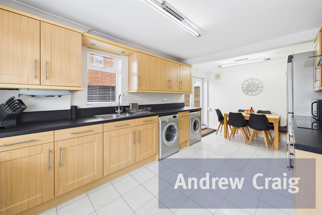 Property photo 2 of 22 Kitchen Diner