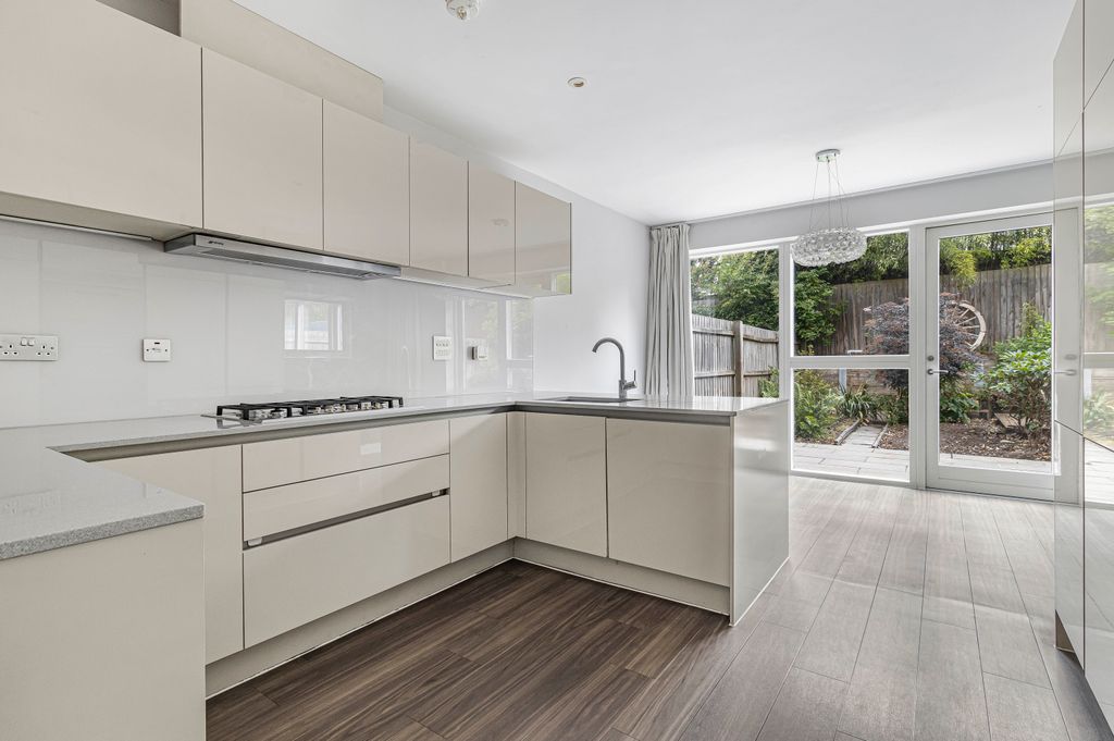 Property photo 2 of 23 1157219