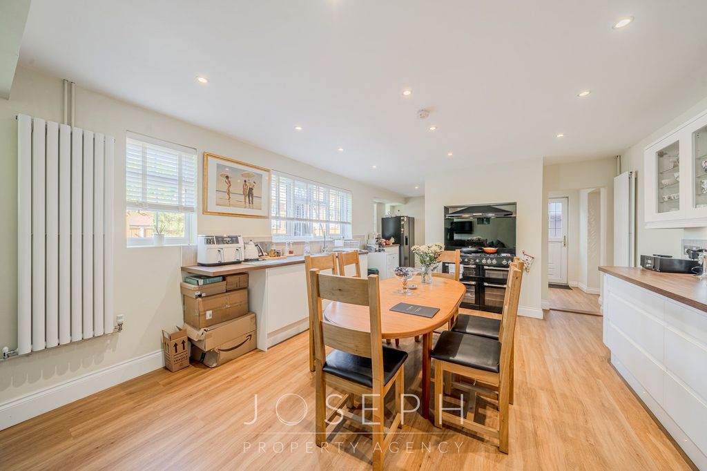 Property photo 3 of 31