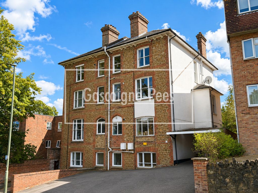 Property photo 1 of 6