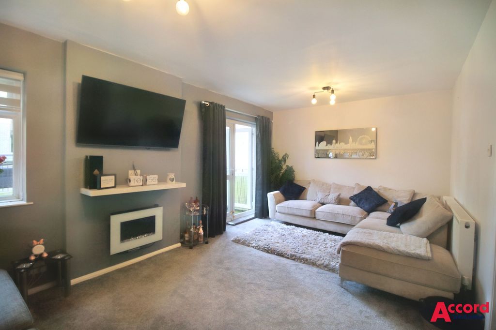 Property photo 2 of 8 Lounge