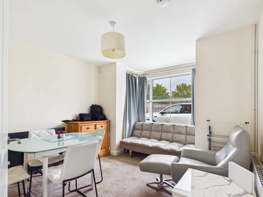Property photo 2 of 15 Giraffe360-Still001