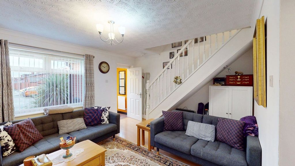 Property photo 3 of 12 Lounge