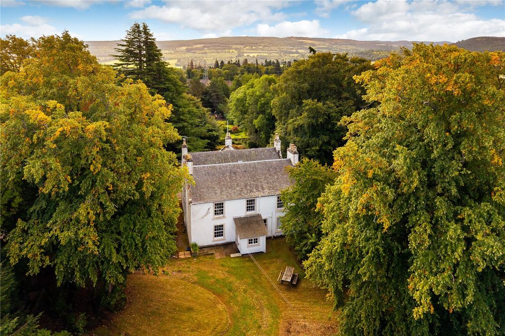 Property photo 2 of 36 Wardlaw House