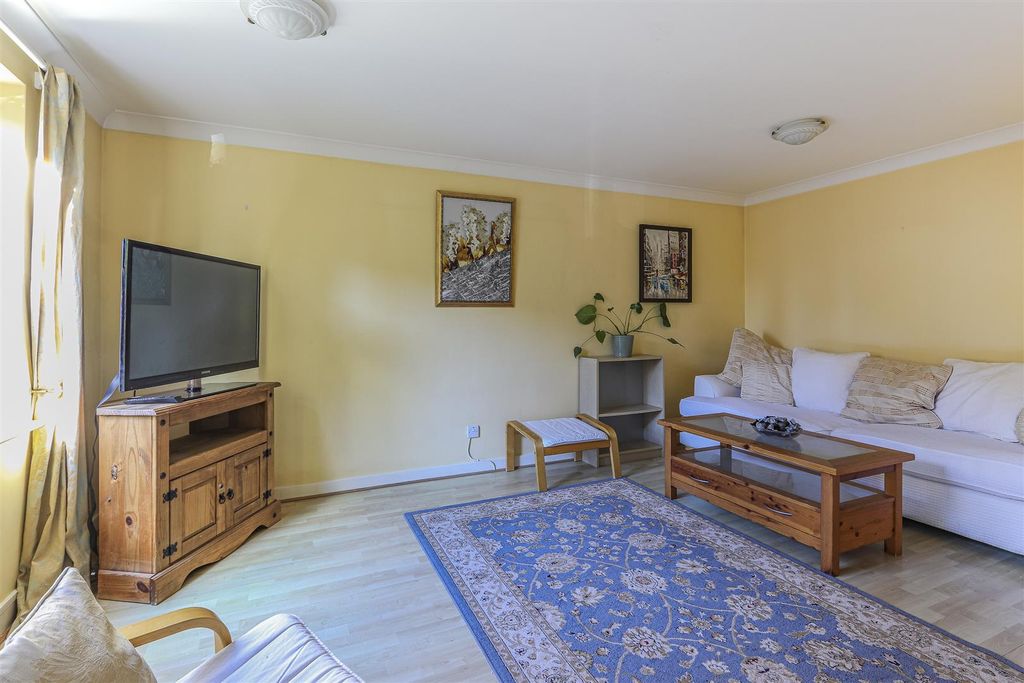 Property photo 3 of 16 Caernarvon Court 1-7.Jpg