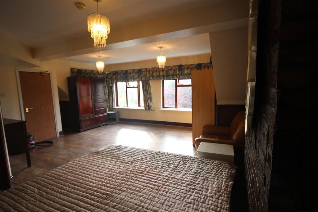 Property photo 3 of 5 3691493