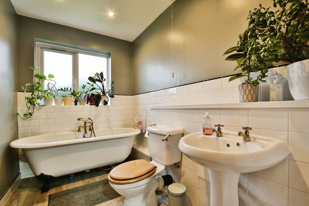 Property photo 3 of 20 Bathroom