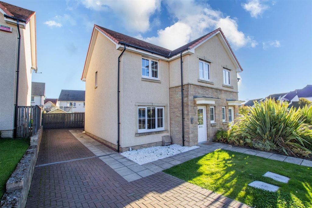 Property photo 1 of 21 External.Front.2.Jpg