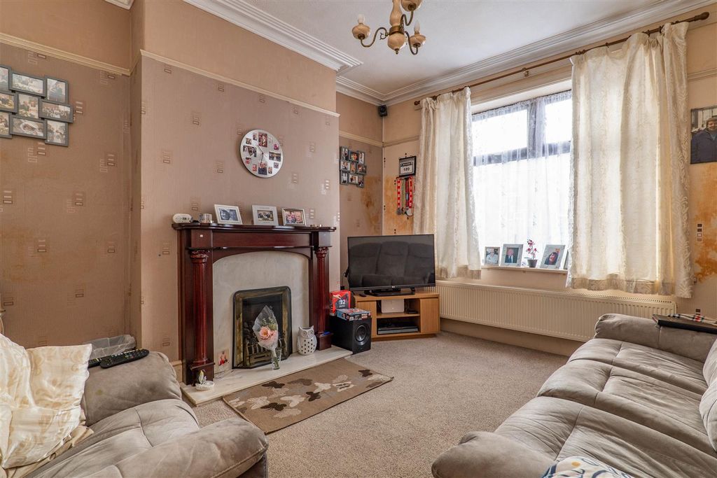 Property photo 2 of 22 Lounge