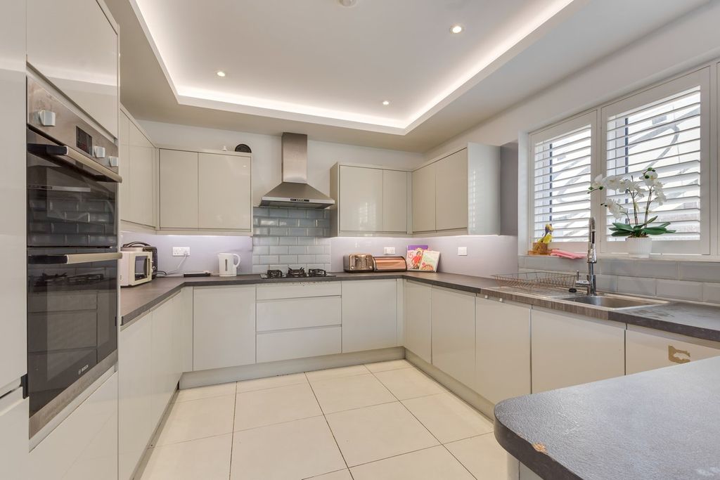 Property photo 2 of 22