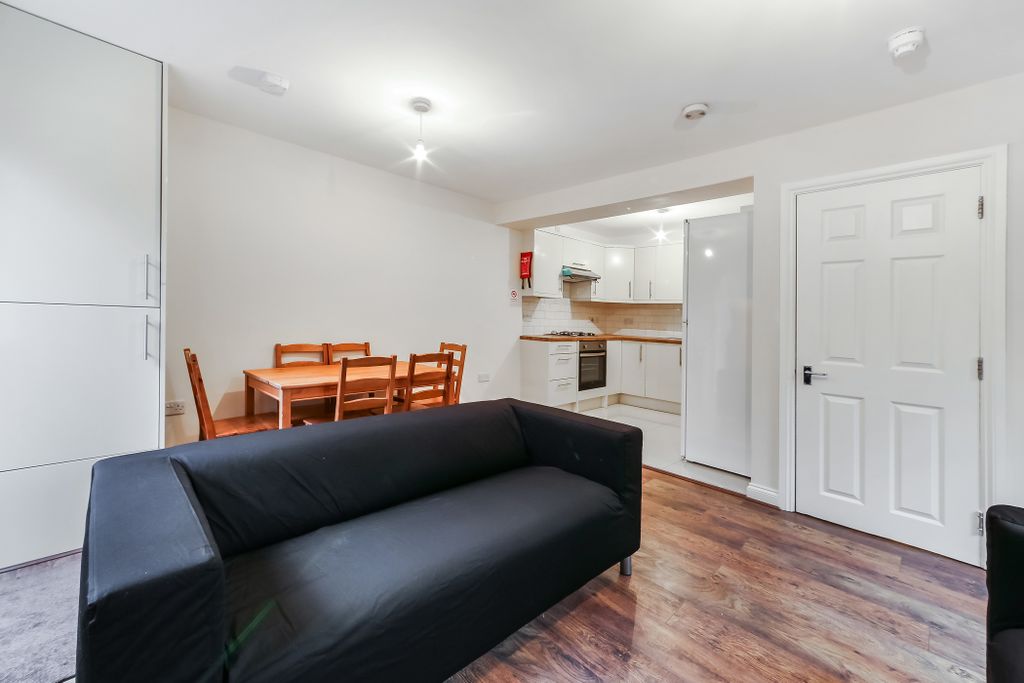 Property photo 3 of 25