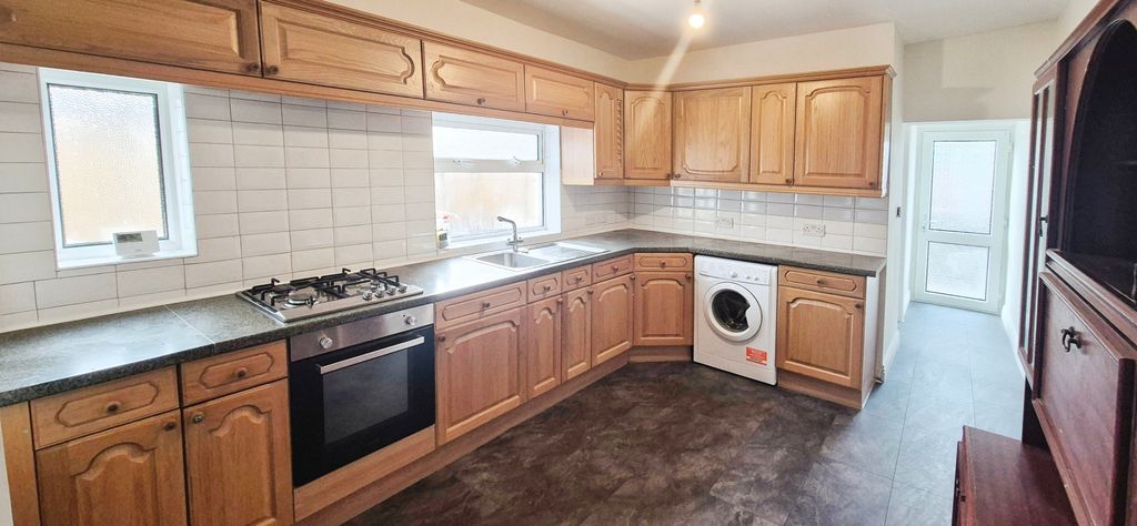 Property photo 2 of 17 Image