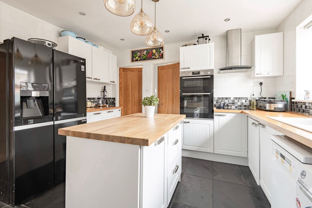 Property photo 3 of 22