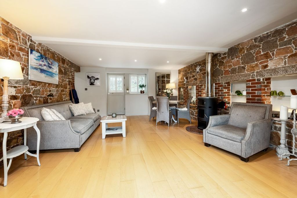 Property photo 3 of 33
