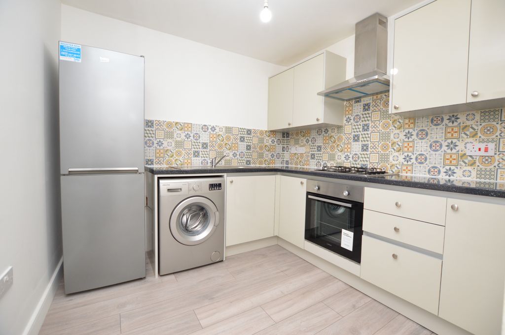 Property photo 1 of 7 Kitchen