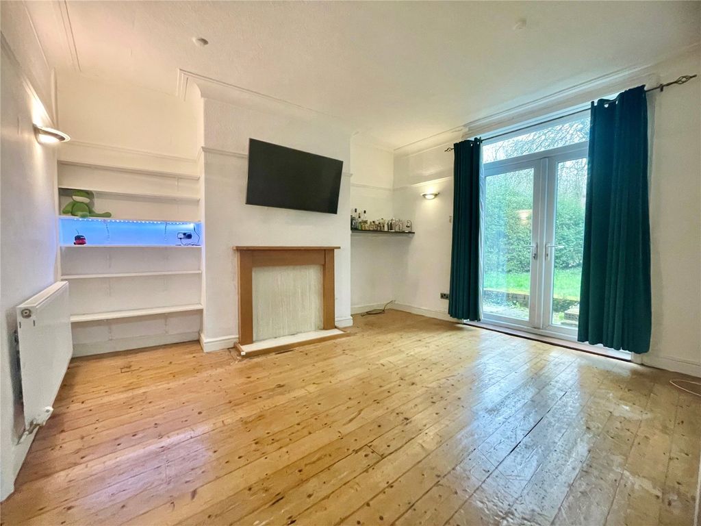 Property photo 2 of 15 Lounge