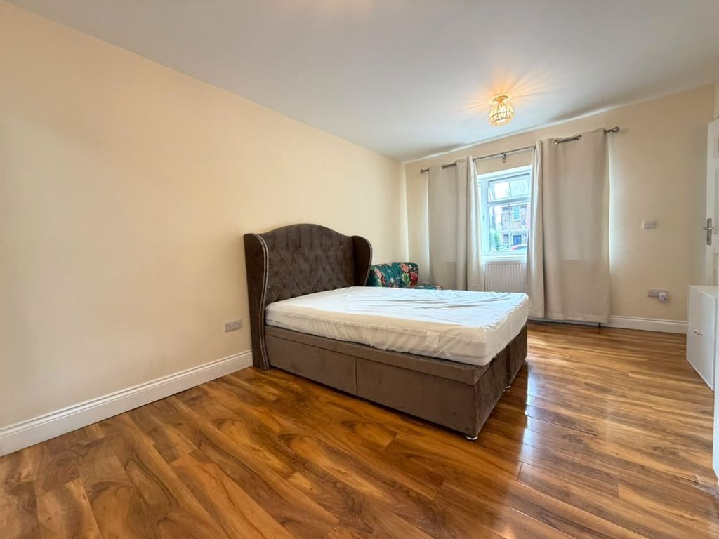 Property photo 1 of 4