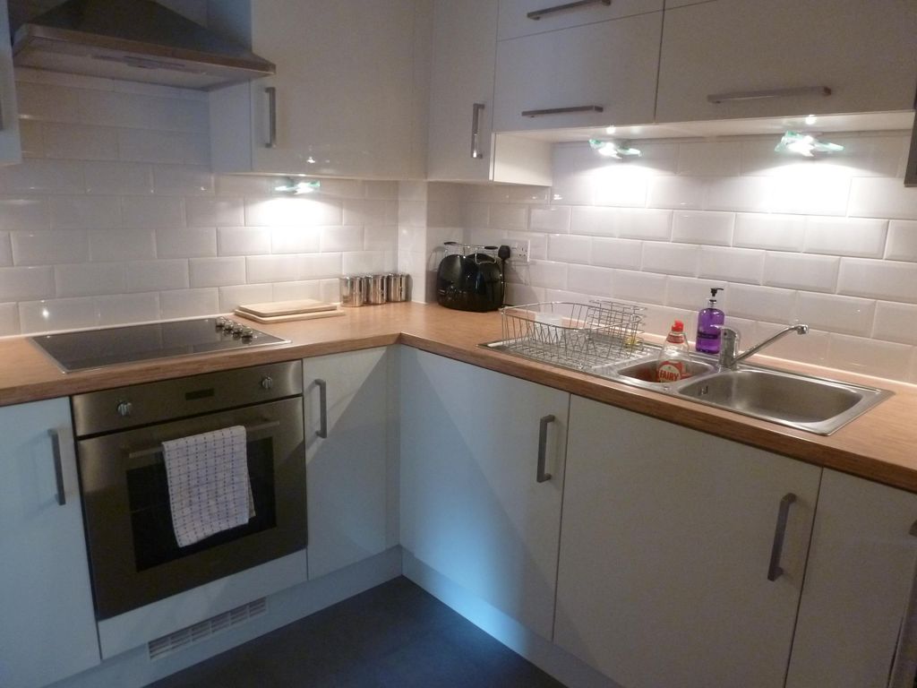 Property photo 3 of 6 Kitchen