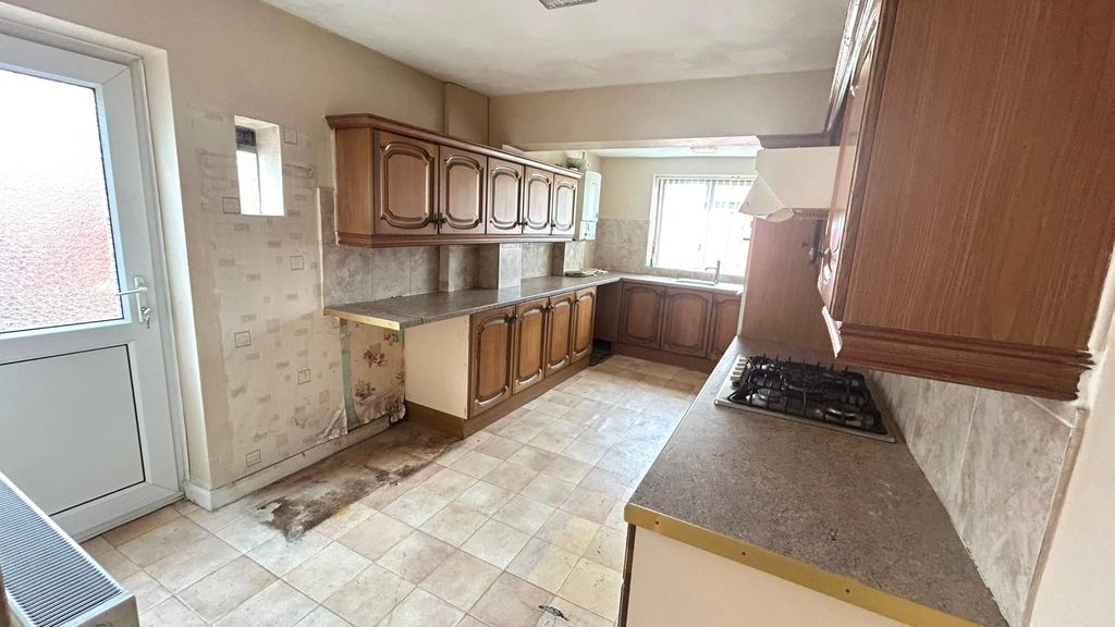 Property photo 3 of 21 Kitchen