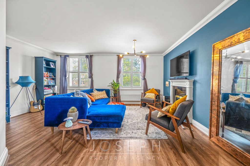 Property photo 2 of 23