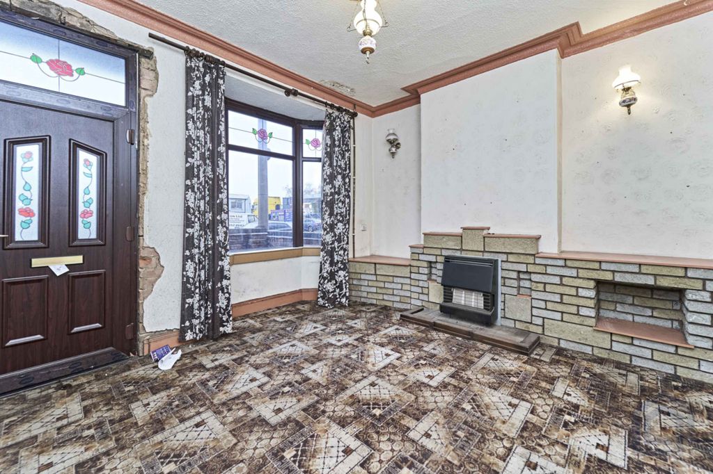 Property photo 2 of 26