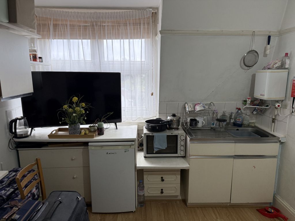 Property photo 3 of 6 Gallery