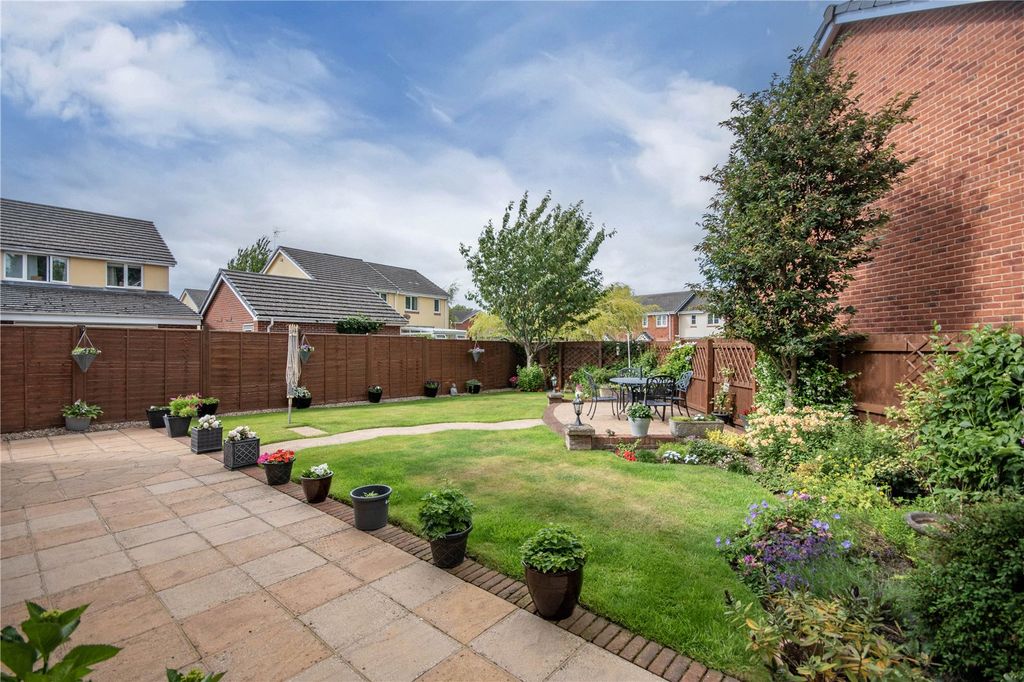 Property photo 2 of 20 Picture No. 12