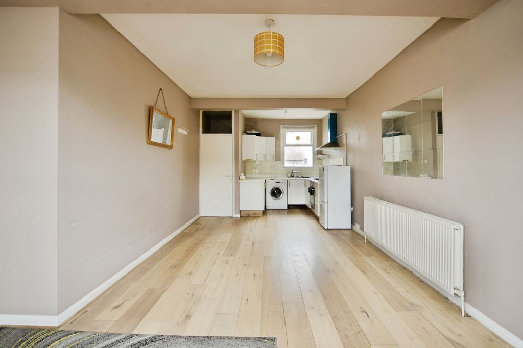 Property photo 3 of 10 Pbox-Img.Jpg