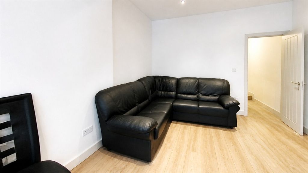 Property photo 2 of 13 Picture No. 06