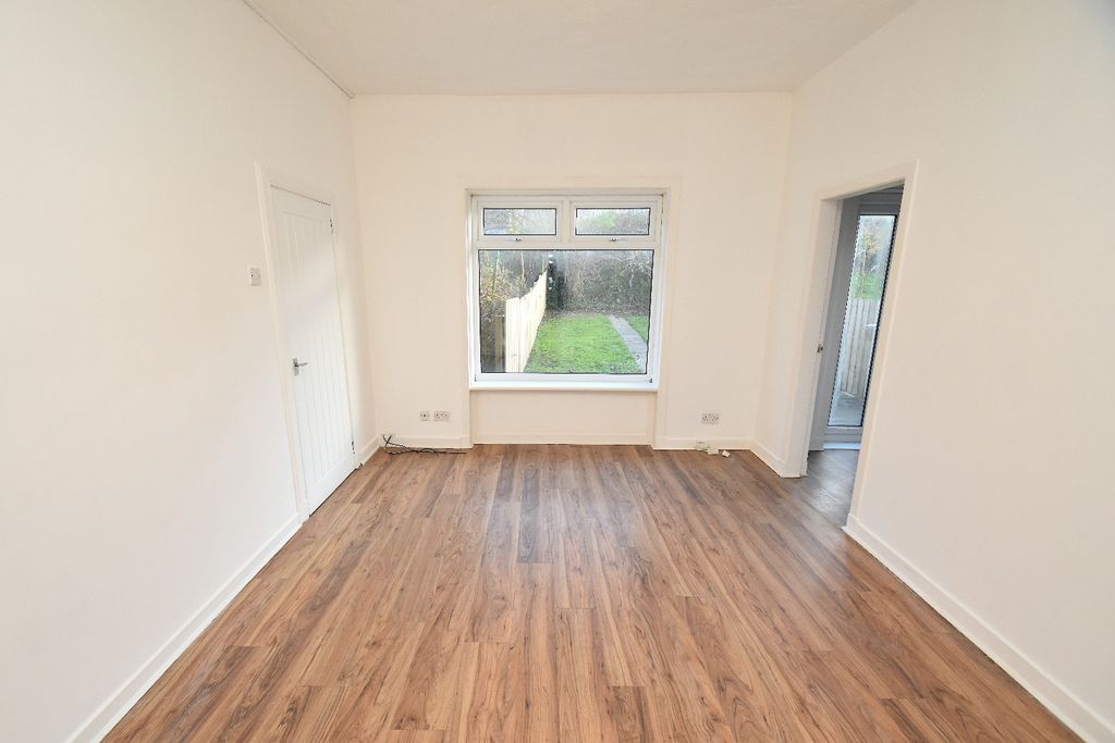 Property photo 3 of 18 4678634