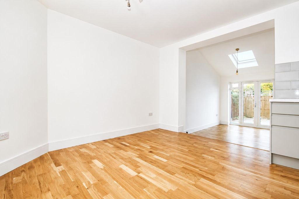 Property photo 2 of 8 501.Png