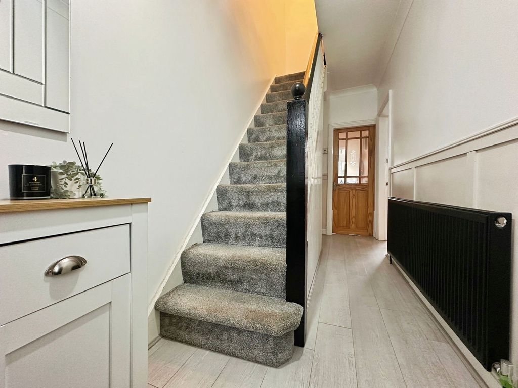 Property photo 2 of 31