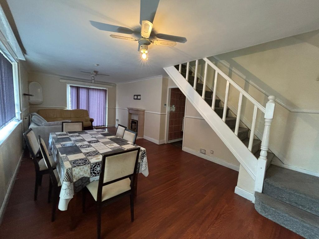 Property photo 2 of 7 Living Room