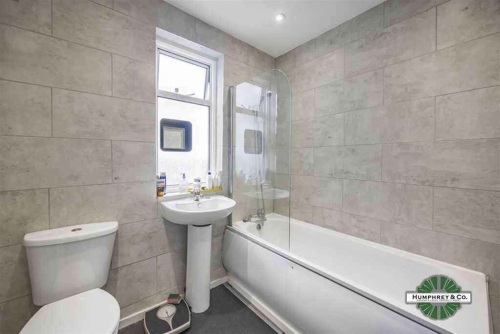 Property photo 3 of 5 7.Jpg