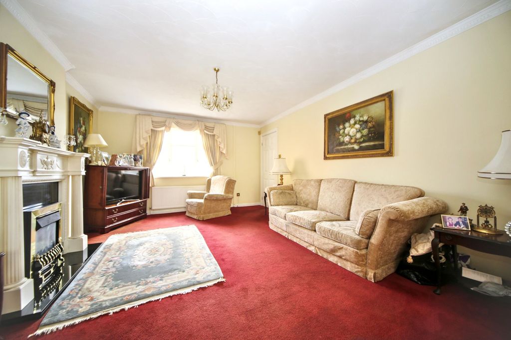 Property photo 2 of 25