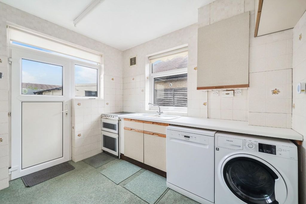 Property photo 3 of 14 Percival Way