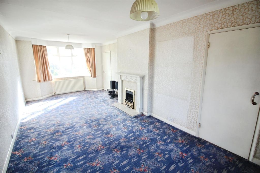 Property photo 3 of 10 Lounge