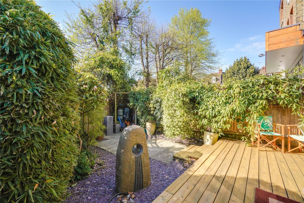 Property photo 3 of 11 Garden