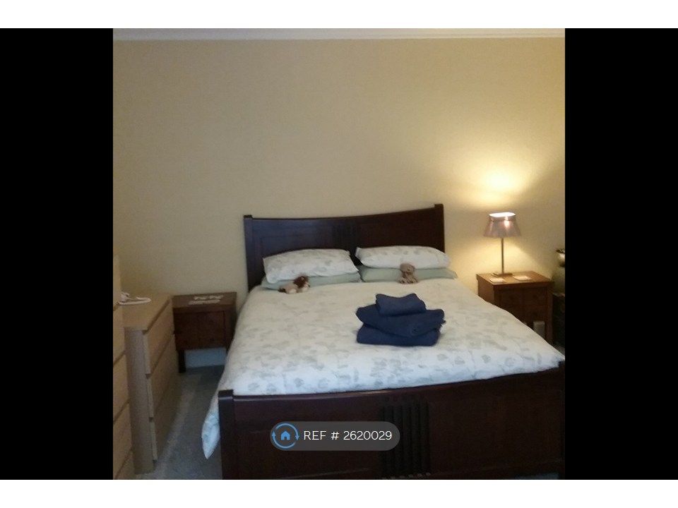 Property photo 3 of 15 King Sized Bedroom