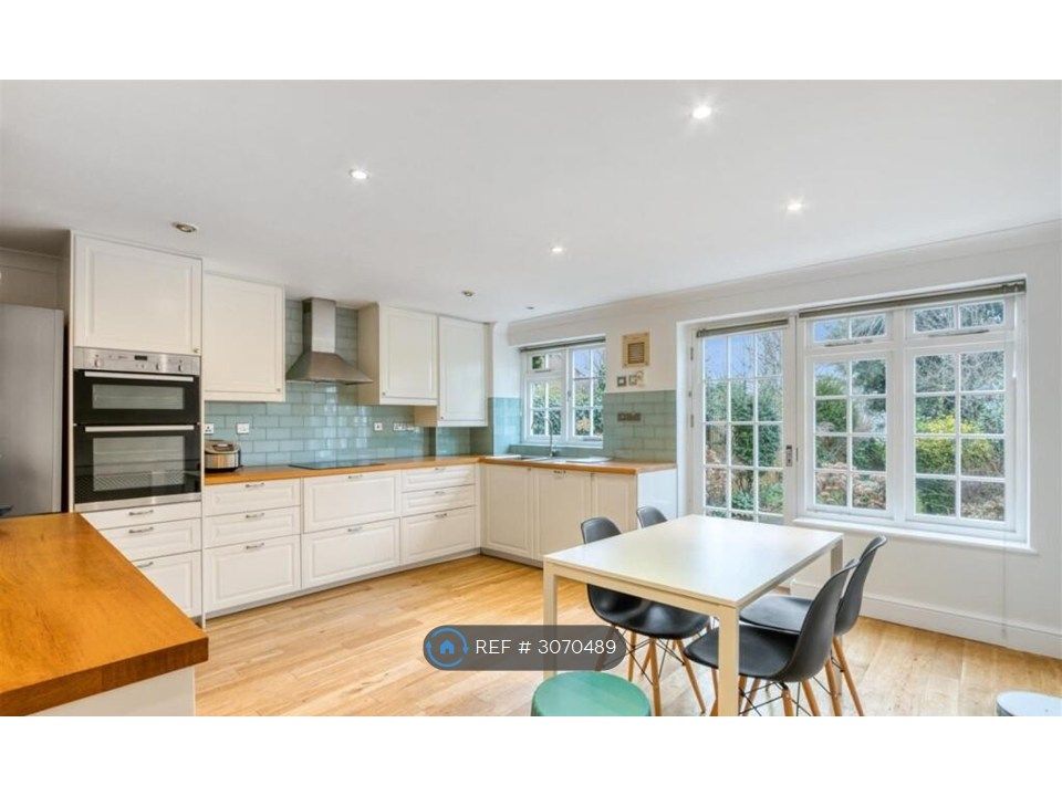 Property photo 1 of 7 Kitchen