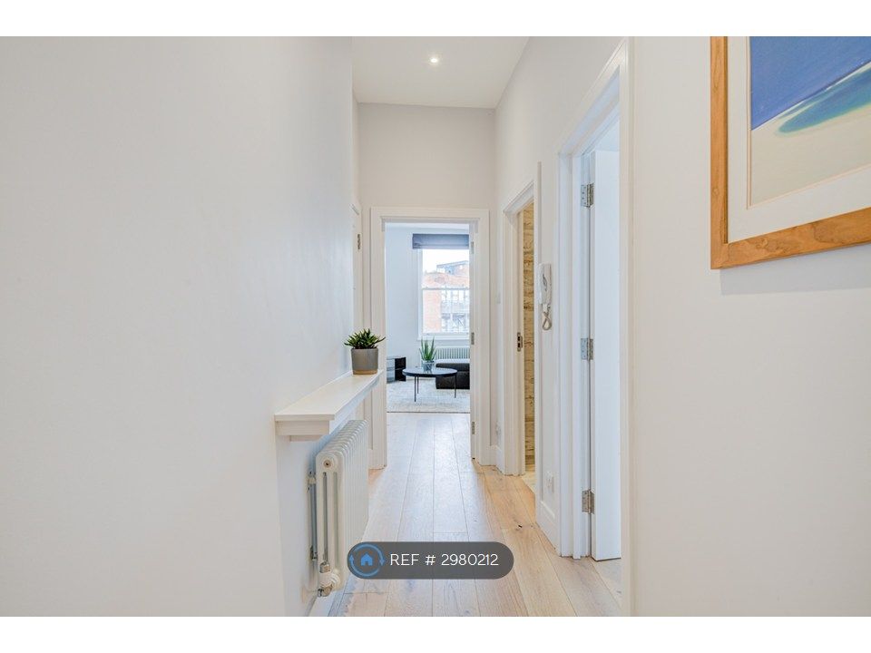 Property photo 2 of 13 Hallway