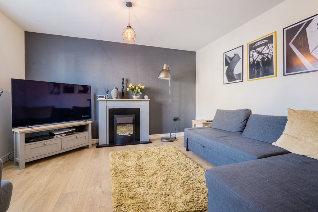Property photo 3 of 37 4377293