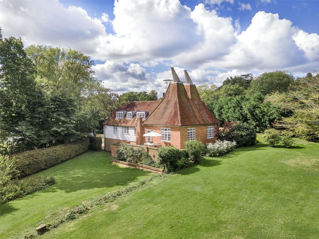 Property photo 2 of 20 Standen Oast