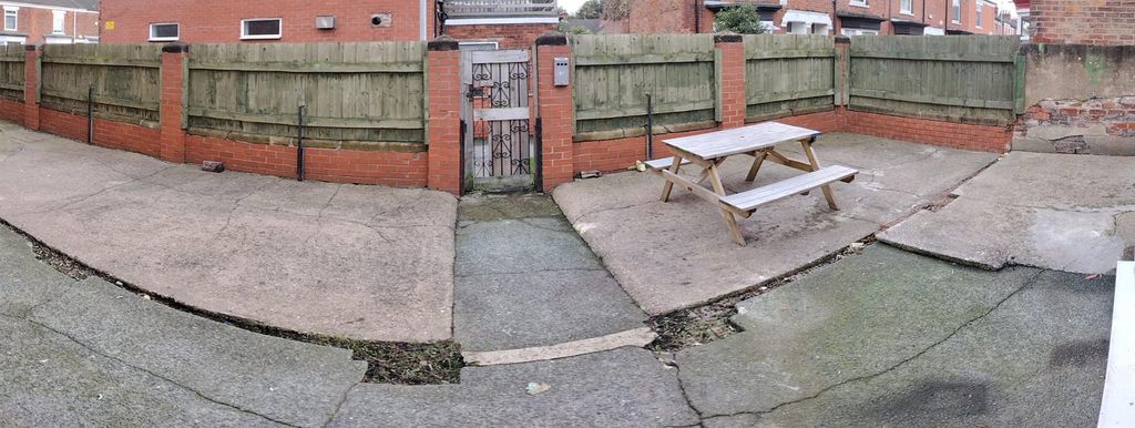 Property photo 2 of 19 25 Worthing Street 20.Jpg