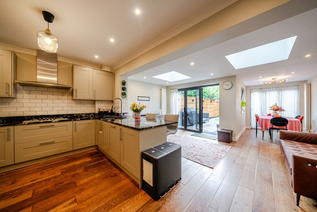 Property photo 2 of 16 1520139-20-1A09F4...