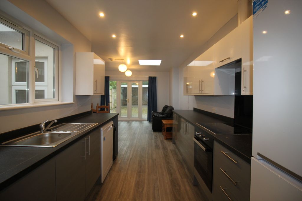 Property photo 1 of 32