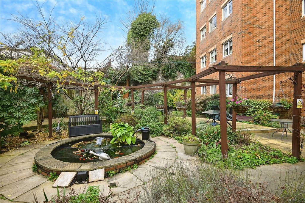 Property photo 1 of 34 Picture No. 20